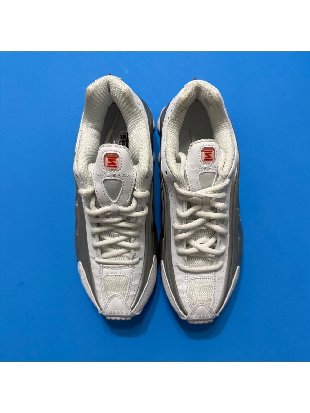 Nike Air Shox R4 White Metallic Shoes Sneakers Running AR3565 101 Women’s New - Picture 2 of 10